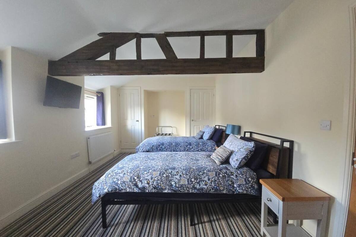 Family Twin Room | Premium bedding, down duvets, desk, laptop workspace