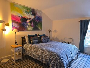 Chambre supérieure double | Literie de qualité, couette en duvet, bureau
