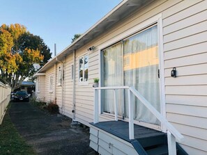 Exterior detail - 4 Beds Including 1 Sofa Bed in 1 Bedroom+1 Lounge (Auckland)