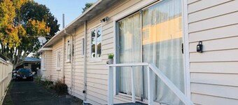4 Beds Including 1 Sofa Bed in 1 Bedroom+1 Lounge