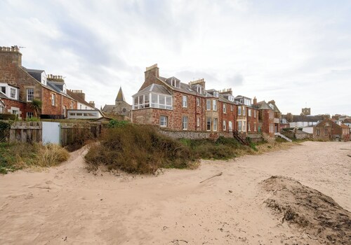 Beautiful Victorian 3-bedroom, ground floor apartment in an unbeatable beachside location. Sleeps 6.