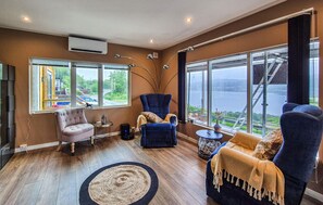 Smart TV, fireplace - Stunning home in Bokn with WiFi (Bokn)