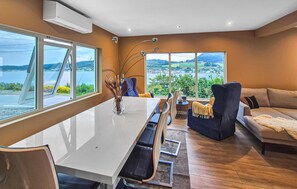 Televisor intel·ligent i llar de foc 