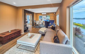 Televisor intel·ligent i llar de foc 