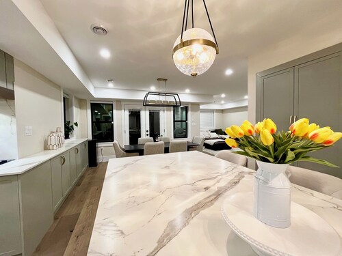 Modern Farmhouse by Deer Lake - Sleeps 10 - AC, private, FIFA World Cup ready