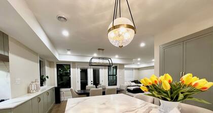 Modern Farmhouse by Deer Lake - Sleeps 10 - AC, private, FIFA World Cup ready