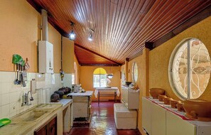 Geladeira, fogão, cooktop, cafeteira/chaleira