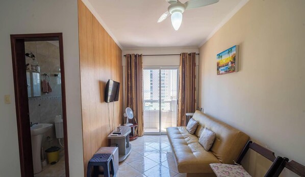 TV - Apartamento na Praia Grande a 250m da Praia (Praia Grande)