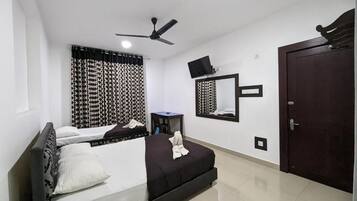 Escritorio y espacio para trabajar con laptop