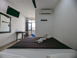 مكتب ومساحة عمل للكمبيوتر المحمول