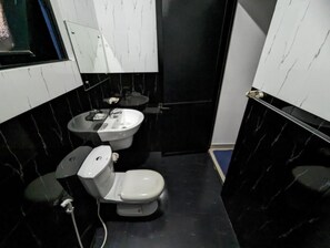 Triple Room, Balcony, Partial Ocean View | Bathroom | Shower, towels, soap, shampoo