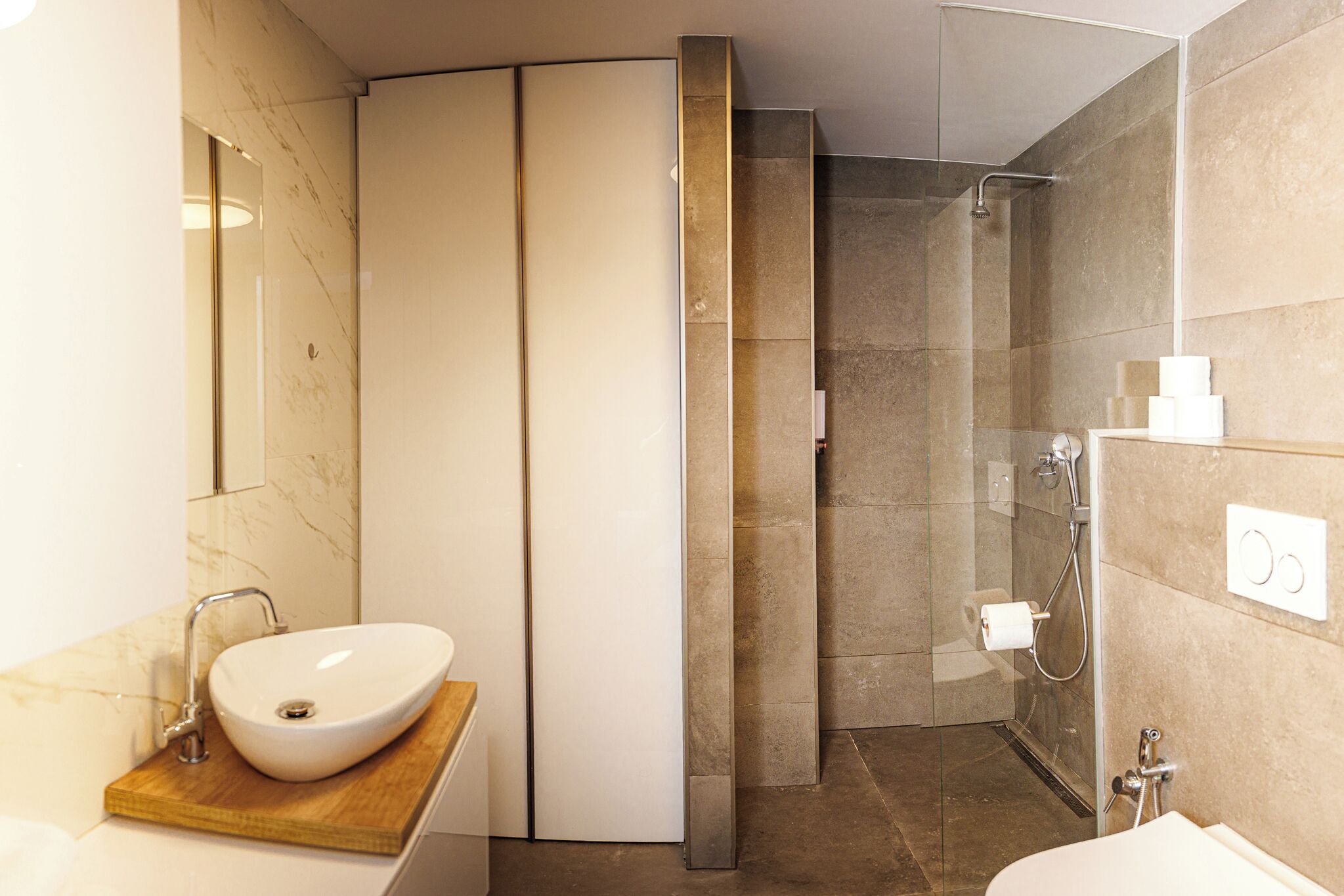 Classic Apartment | Bathroom