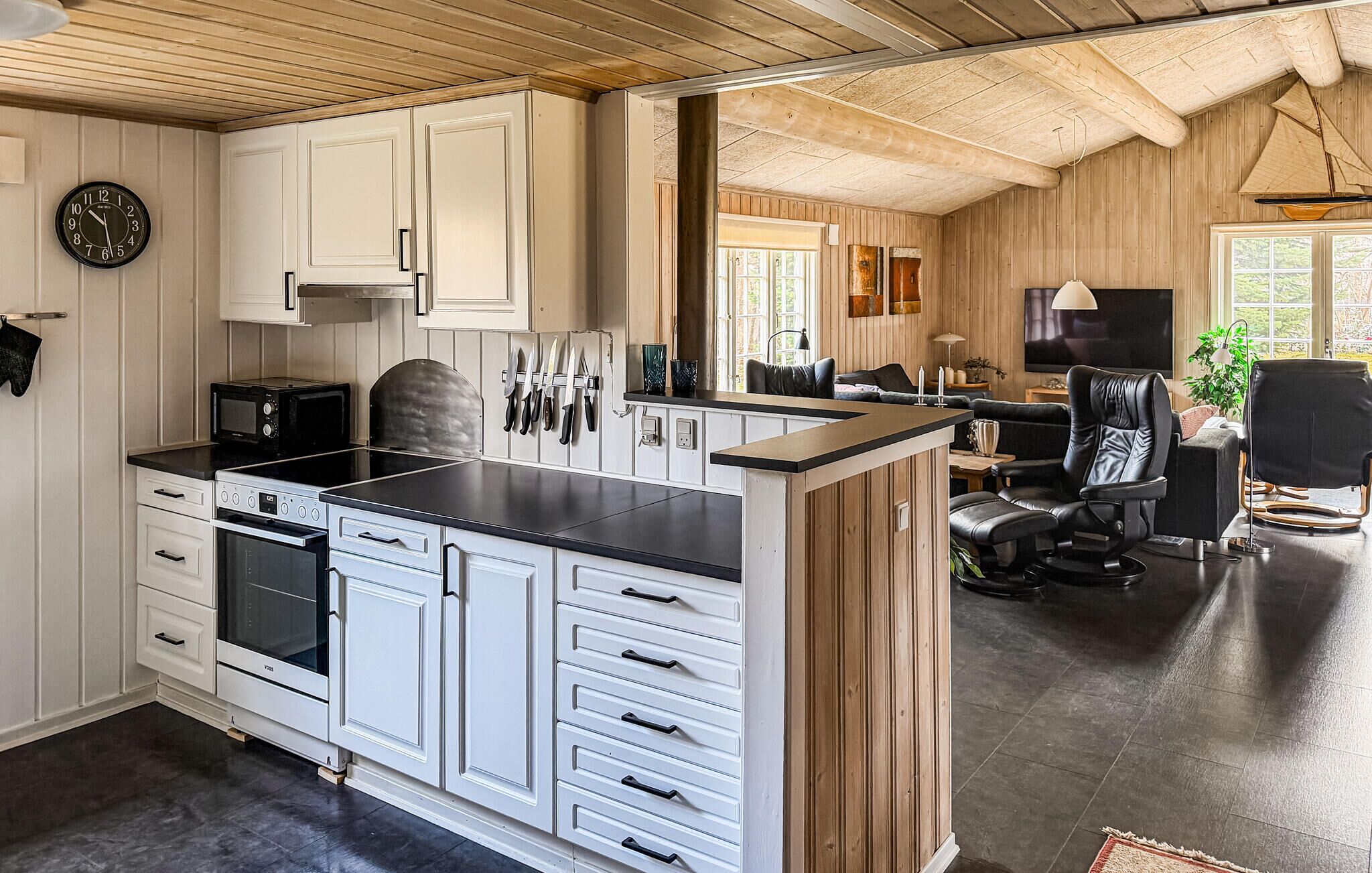 Fridge, stovetop, dishwasher, cookware/dishes/utensils