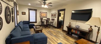 Rock Island Hideaway
Classic Cozy Apartment in Downtown Owensville Missouri