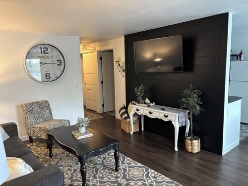 3 The Honey Hive - 2 bedroom 1 bathroom unit in Pendleton