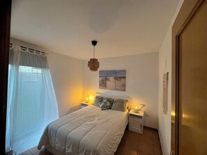 WiFi, bed sheets