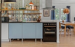 Fridge, stovetop, dishwasher, coffee/tea maker - 3 bedroom amazing home in Rømø (Rømø)