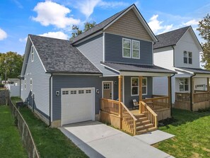Exterior - The Heron House | Peaceful Lakeside Retreat (Millersport)