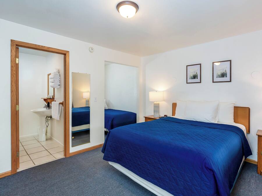 Family Room, Multiple Beds, Non Smoking | Free WiFi, bed sheets