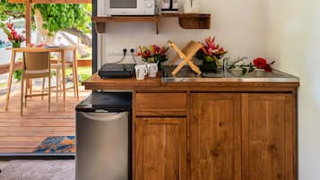 Bungalow, Patio, Sea View | Private kitchen