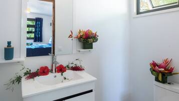 Bungalow, patio, pemandangan laut | Kamar mandi