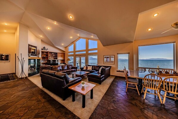 TV, fireplace