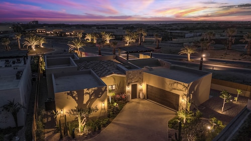 Luxurious 4 BR Private Pool & Putting Green + Golf Cart at Diamante