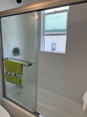 Hair dryer, soap - Amazing apartment with AC near vibrant Downtown Los Angeles (Los Angeles)