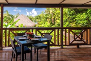 Nhà, sân hiên, quang cảnh biển | Hiên