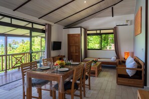 บ้านพัก, ลานระเบียง, วิวทะเล | บริเวณนั่งเล่น