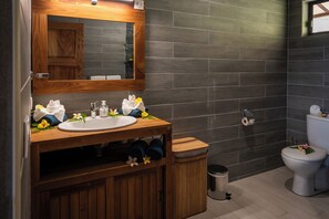 House, Patio, Sea View | Bathroom