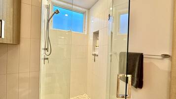 Shower, jetted tub, hair dryer