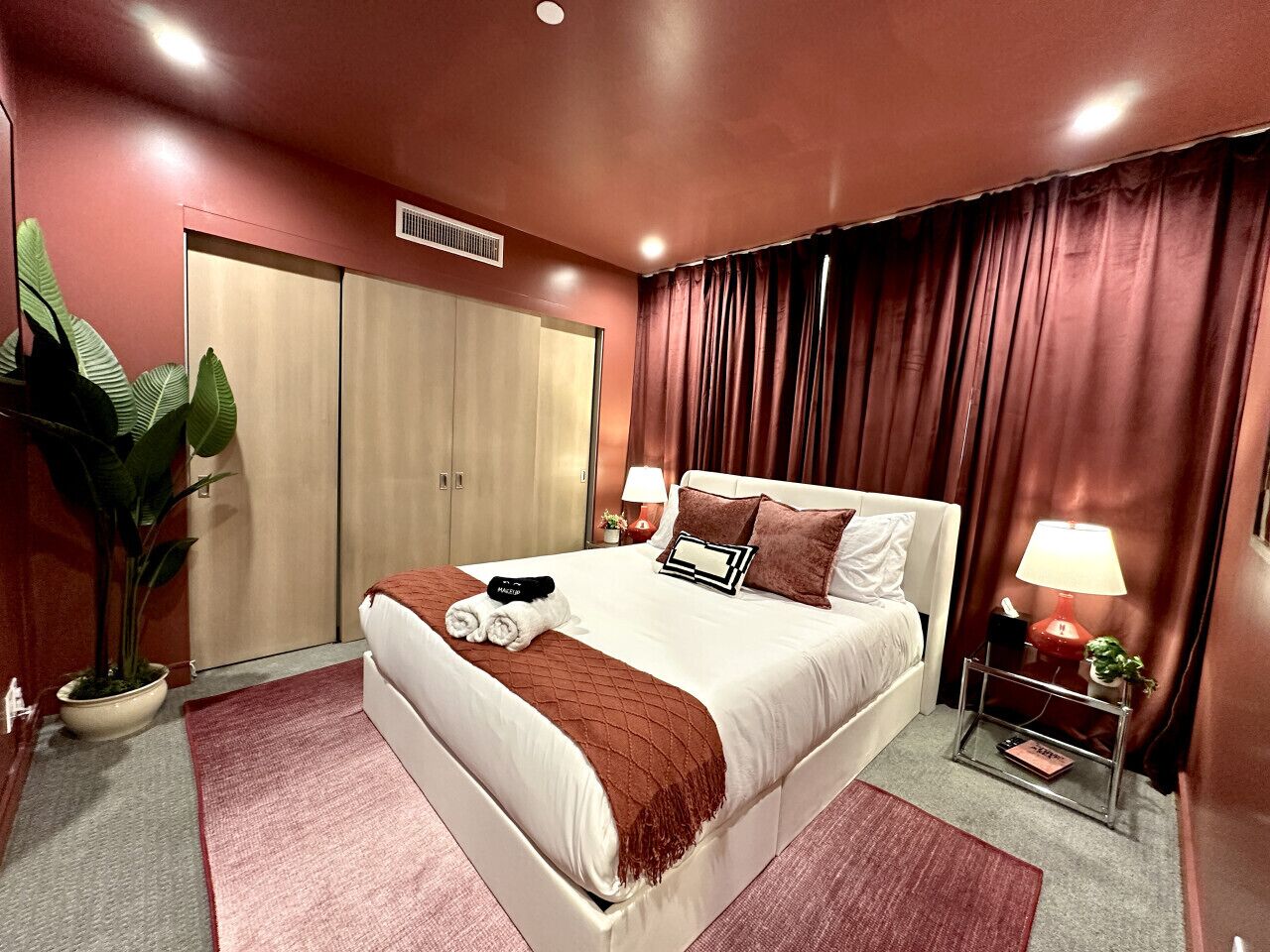 2 soverom, skrivebord, strykejern/-brett og wi-fi (inkludert)