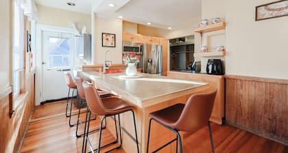 Group-Friendly 6BR House • Close to Everything