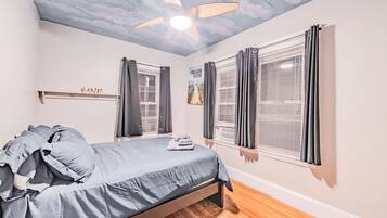 6 bedrooms, desk, travel crib, free WiFi