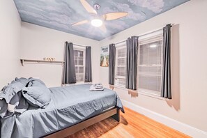 6 bedrooms, desk, travel crib, free WiFi