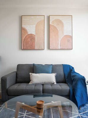 TV, offices - Prickly Pear Stays in Merewether - Ridge St (Merewether)