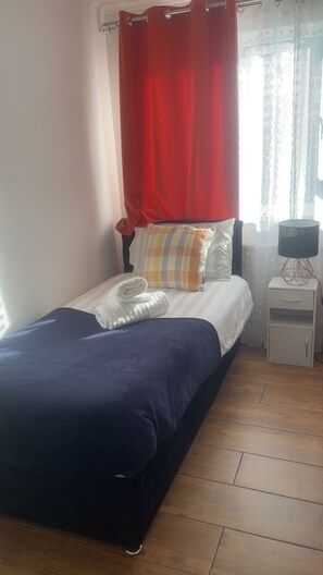 Acceso a internet y ropa de cama 