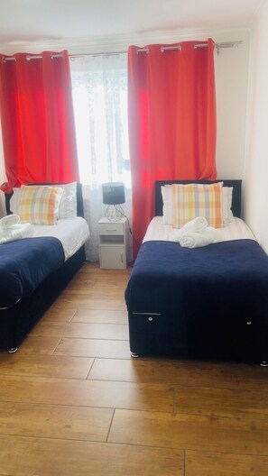 2 bedrooms, Internet, bed sheets - Cozy plaza accommodation.beautiful and spacious , good for long stay (Rochester)