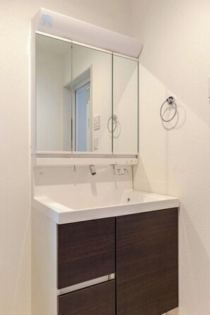 Bathroom - Haneda House II (Tokyo)