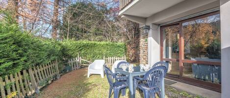 屋外ダイニングエリア