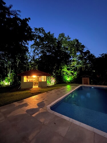 House with pool and 4 suites in Bertioga