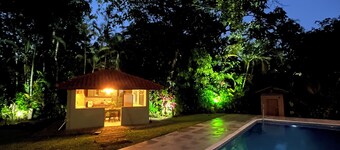 House with pool and 4 suites in Bertioga