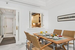 Room - All About Marina Mariola (Marbella)