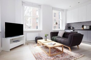 Room - 4VH Virginia House, 31 Bloomsbury Way by City Living London (London)