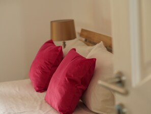 1 bedroom, iron/ironing board, WiFi, bed sheets - Sliema Ferries Suite 2 (Tas-Sliema)