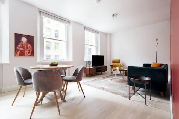 Room - 3VH Virginia House, 31 Bloomsbury Way by City Living London (London)