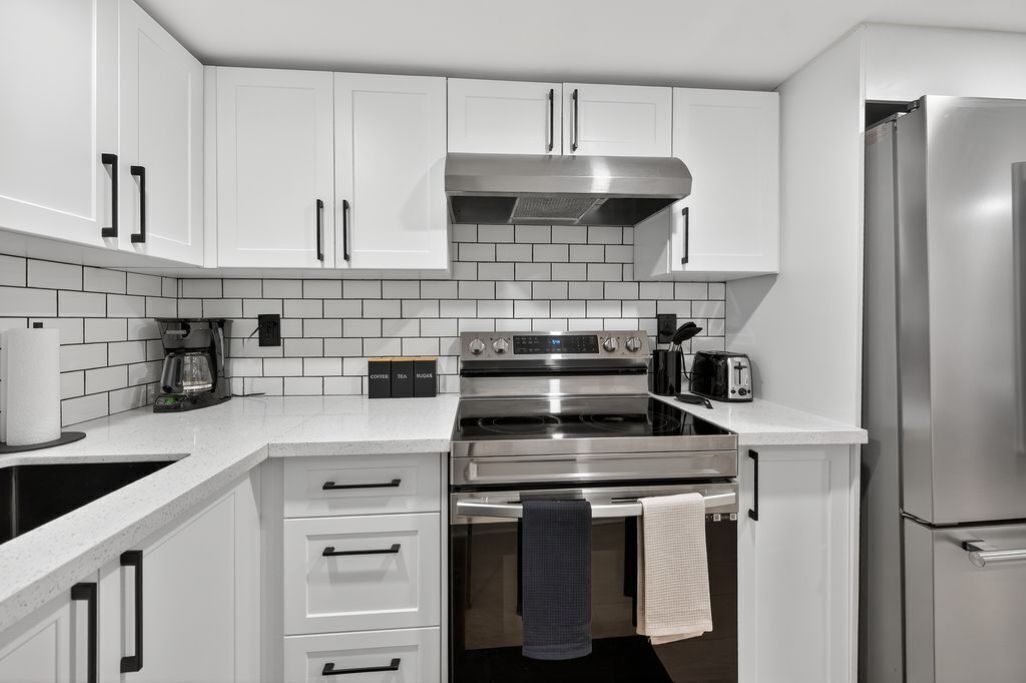 Kylskåp, mikrovågsugn, ugn och spishäll