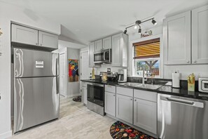 ميكروويف، فرن، موقد طهي مسطح، غسالة أطباق