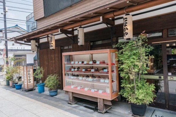 Outdoor dining - Murata Corpo 301 (Tokyo)